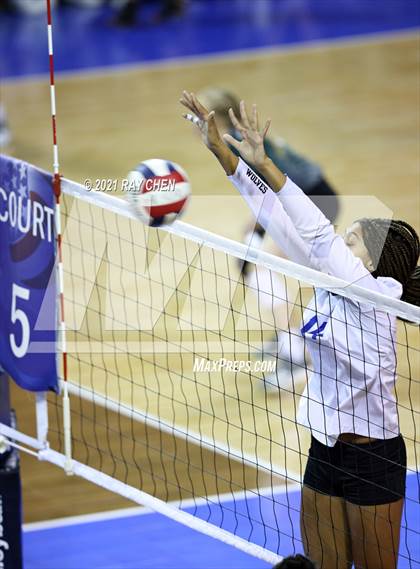 Thumbnail 3 in Cherry Creek vs. Grandview (CHSAA 5A State Championship) photogallery.