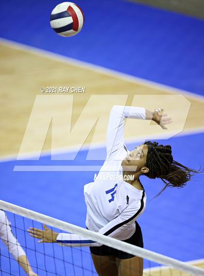Thumbnail 1 in Cherry Creek vs. Grandview (CHSAA 5A State Championship) photogallery.