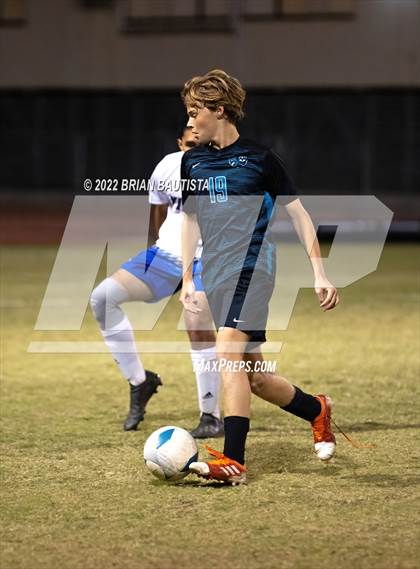 Thumbnail 2 in King Kekaulike vs Hilo (HHSAA D1 Final) photogallery.