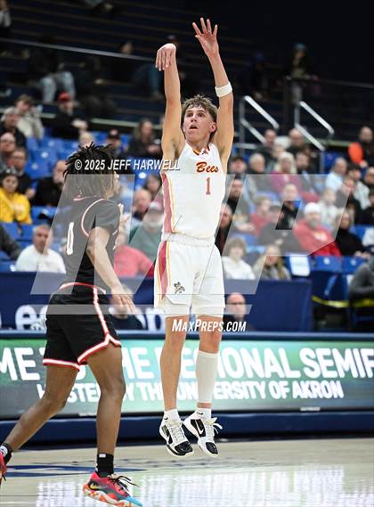 Thumbnail 2 in Shaker Heights vs. Brecksville-Broadview Heights (OHSAA Division 2 Regional Semifinal) photogallery.
