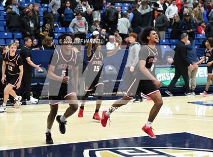 Thumbnail 3 in Shaker Heights vs. Brecksville-Broadview Heights (OHSAA Division 2 Regional Semifinal) photogallery.