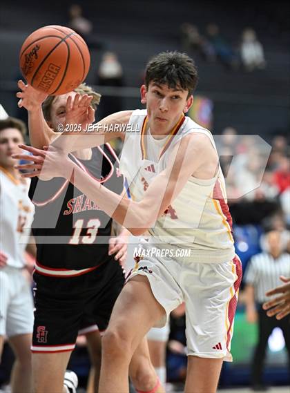 Thumbnail 2 in Shaker Heights vs. Brecksville-Broadview Heights (OHSAA Division 2 Regional Semifinal) photogallery.