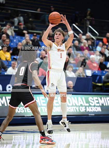 Thumbnail 1 in Shaker Heights vs. Brecksville-Broadview Heights (OHSAA Division 2 Regional Semifinal) photogallery.