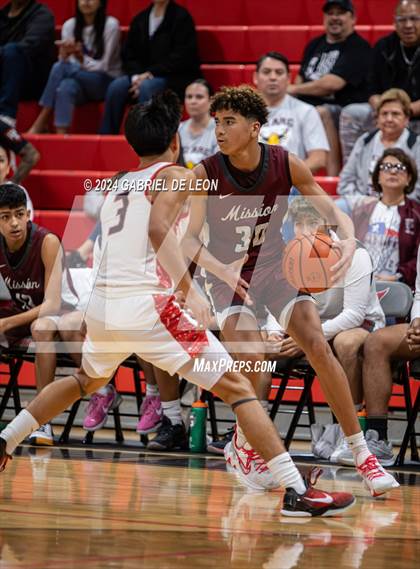 Thumbnail 1 in Mission @ Harlingen (UIL Basketball 6A Bi-District) photogallery.