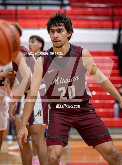 Thumbnail 1 in Mission @ Harlingen (UIL Basketball 6A Bi-District) photogallery.