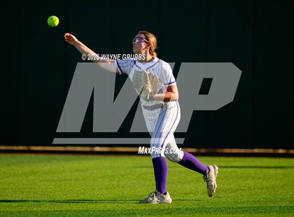 Thumbnail 2 in Grapevine @ Hallsville (UIL 5A D2 State Semifinal) photogallery.