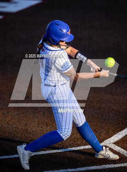 Thumbnail 2 in Grapevine @ Hallsville (UIL 5A D2 State Semifinal) photogallery.