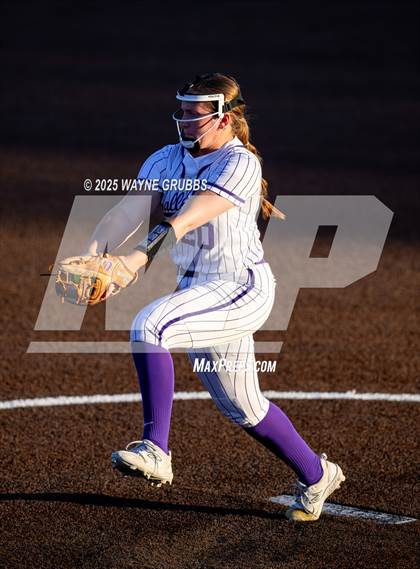 Thumbnail 2 in Grapevine @ Hallsville (UIL 5A D2 State Semifinal) photogallery.