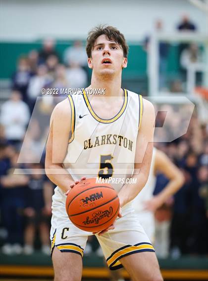 Thumbnail 2 in Catholic Central vs. Clarkston (MHSAA Regional Final) photogallery.
