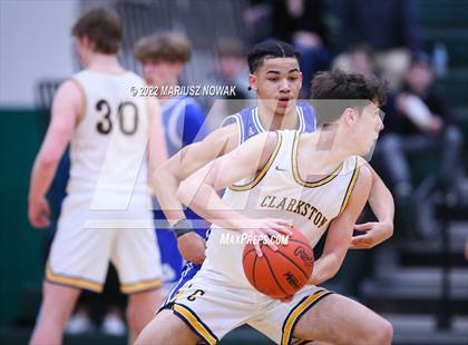 Thumbnail 2 in Catholic Central vs. Clarkston (MHSAA Regional Final) photogallery.