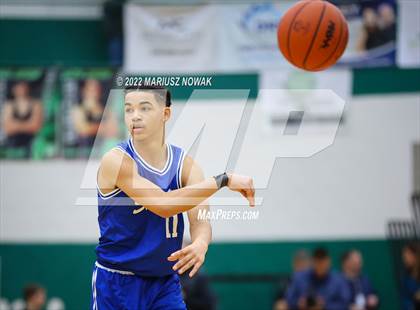 Thumbnail 2 in Catholic Central vs. Clarkston (MHSAA Regional Final) photogallery.