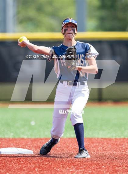 Thumbnail 2 in Bayport-Blue Point vs. MacArthur (NYSPHSAA A Regional LIC) photogallery.