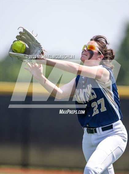 Thumbnail 1 in Bayport-Blue Point vs. MacArthur (NYSPHSAA A Regional LIC) photogallery.