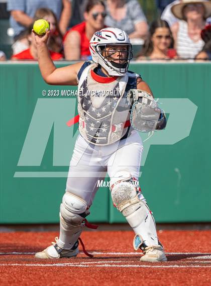 Thumbnail 2 in Bayport-Blue Point vs. MacArthur (NYSPHSAA A Regional LIC) photogallery.