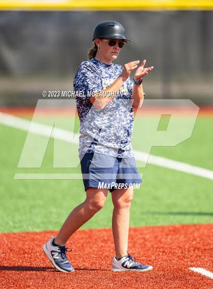 Thumbnail 1 in Bayport-Blue Point vs. MacArthur (NYSPHSAA A Regional LIC) photogallery.