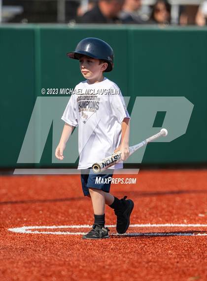 Thumbnail 1 in Bayport-Blue Point vs. MacArthur (NYSPHSAA A Regional LIC) photogallery.