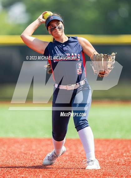 Thumbnail 3 in Bayport-Blue Point vs. MacArthur (NYSPHSAA A Regional LIC) photogallery.