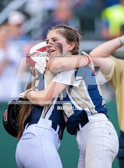 Thumbnail 2 in Bayport-Blue Point vs. MacArthur (NYSPHSAA A Regional LIC) photogallery.