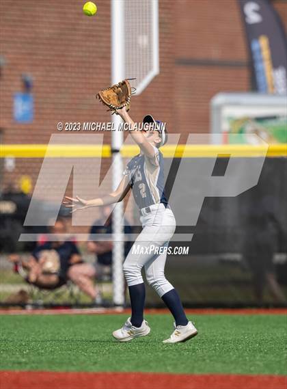 Thumbnail 1 in Bayport-Blue Point vs. MacArthur (NYSPHSAA A Regional LIC) photogallery.