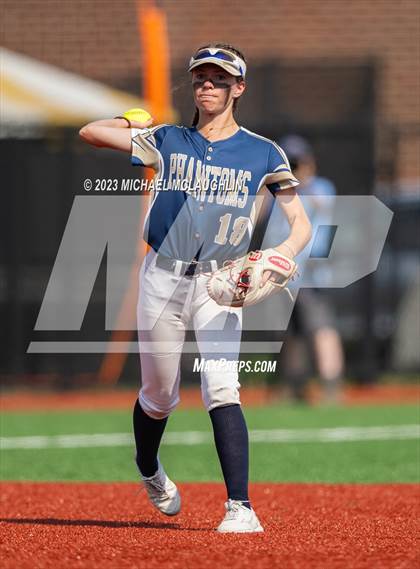 Thumbnail 3 in Bayport-Blue Point vs. MacArthur (NYSPHSAA A Regional LIC) photogallery.