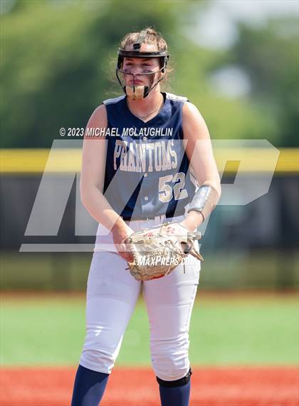 Thumbnail 1 in Bayport-Blue Point vs. MacArthur (NYSPHSAA A Regional LIC) photogallery.