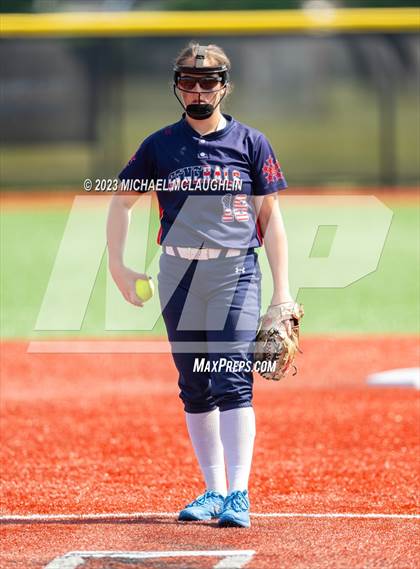 Thumbnail 3 in Bayport-Blue Point vs. MacArthur (NYSPHSAA A Regional LIC) photogallery.
