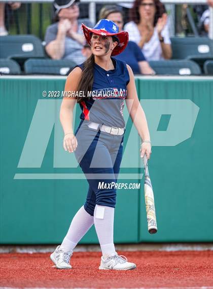 Thumbnail 1 in Bayport-Blue Point vs. MacArthur (NYSPHSAA A Regional LIC) photogallery.