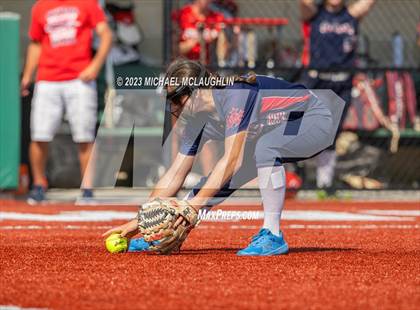 Thumbnail 2 in Bayport-Blue Point vs. MacArthur (NYSPHSAA A Regional LIC) photogallery.