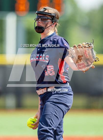 Thumbnail 1 in Bayport-Blue Point vs. MacArthur (NYSPHSAA A Regional LIC) photogallery.