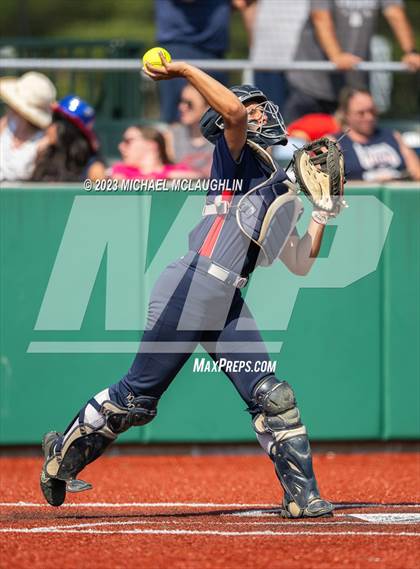 Thumbnail 2 in Bayport-Blue Point vs. MacArthur (NYSPHSAA A Regional LIC) photogallery.