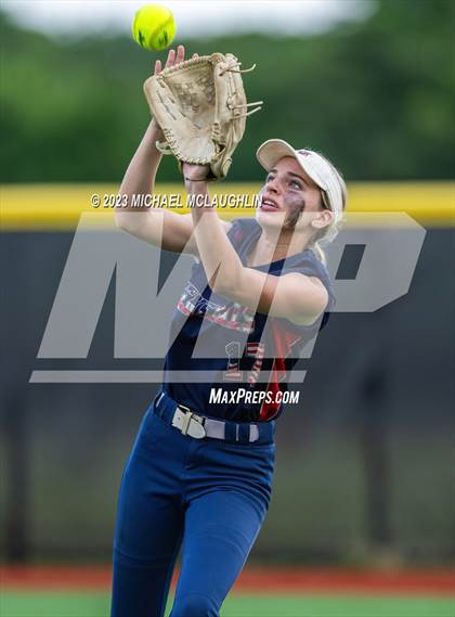 Thumbnail 1 in Bayport-Blue Point vs. MacArthur (NYSPHSAA A Regional LIC) photogallery.