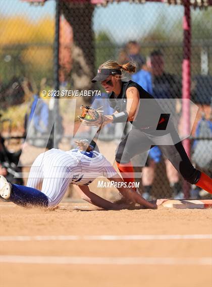 Thumbnail 1 in Erie vs. Fruita Monument (CHSAA 5A Semifinal) photogallery.