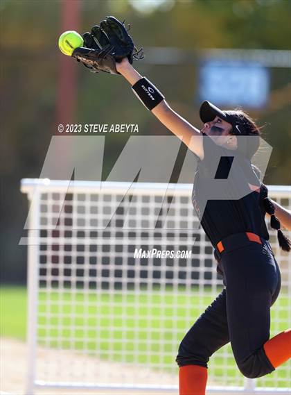 Thumbnail 1 in Erie vs. Fruita Monument (CHSAA 5A Semifinal) photogallery.