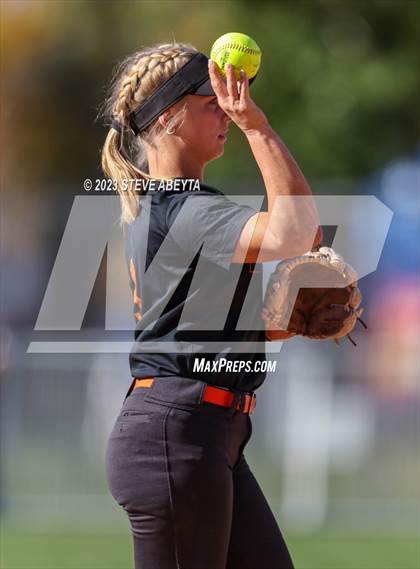 Thumbnail 3 in Erie vs. Fruita Monument (CHSAA 5A Semifinal) photogallery.