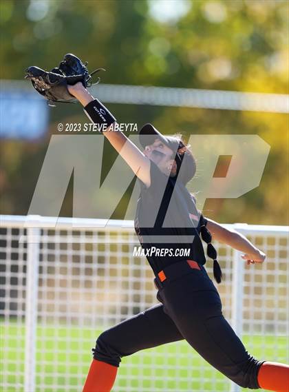Thumbnail 2 in Erie vs. Fruita Monument (CHSAA 5A Semifinal) photogallery.