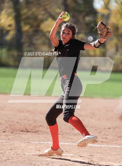 Thumbnail 1 in Erie vs. Fruita Monument (CHSAA 5A Semifinal) photogallery.