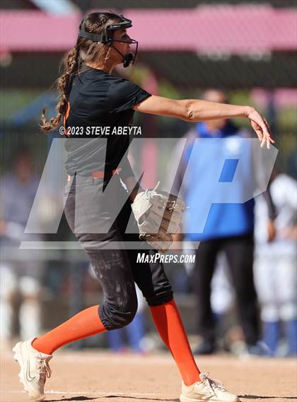 Thumbnail 3 in Erie vs. Fruita Monument (CHSAA 5A Semifinal) photogallery.