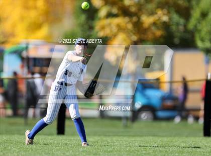 Thumbnail 3 in Erie vs. Fruita Monument (CHSAA 5A Semifinal) photogallery.