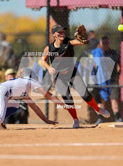 Thumbnail 1 in Erie vs. Fruita Monument (CHSAA 5A Semifinal) photogallery.