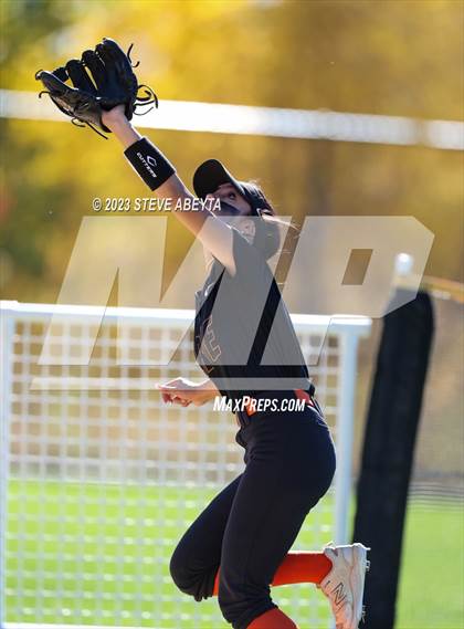 Thumbnail 1 in Erie vs. Fruita Monument (CHSAA 5A Semifinal) photogallery.