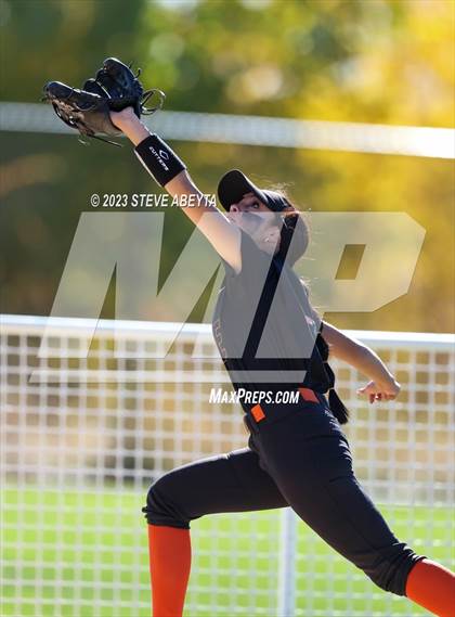 Thumbnail 1 in Erie vs. Fruita Monument (CHSAA 5A Semifinal) photogallery.