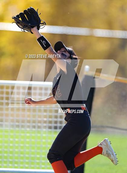 Thumbnail 3 in Erie vs. Fruita Monument (CHSAA 5A Semifinal) photogallery.