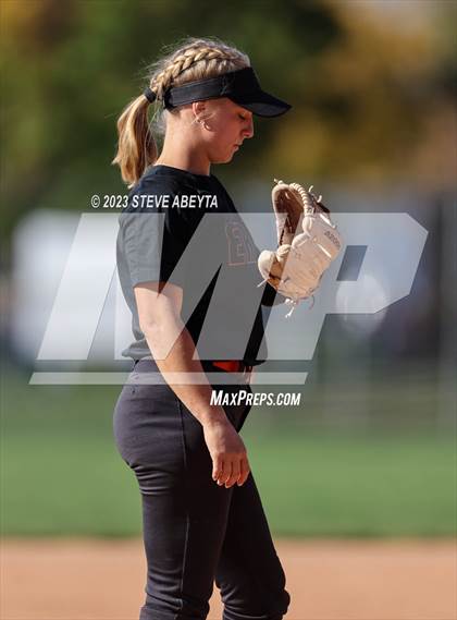 Thumbnail 1 in Erie vs. Fruita Monument (CHSAA 5A Semifinal) photogallery.
