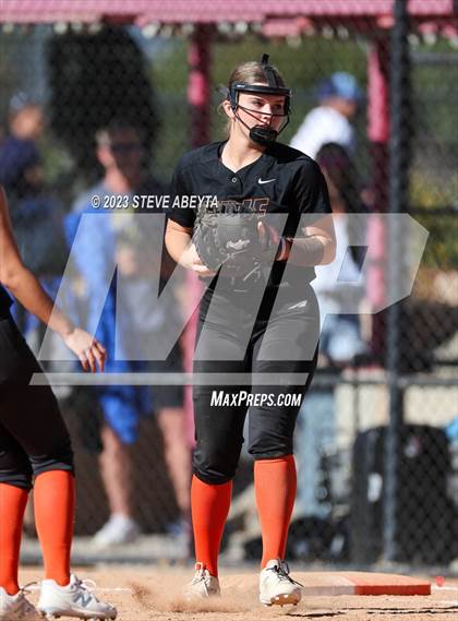 Thumbnail 2 in Erie vs. Fruita Monument (CHSAA 5A Semifinal) photogallery.
