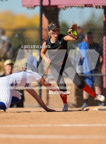 Thumbnail 2 in Erie vs. Fruita Monument (CHSAA 5A Semifinal) photogallery.