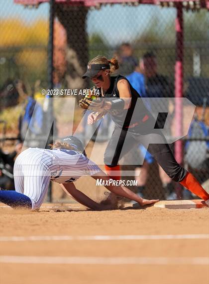 Thumbnail 3 in Erie vs. Fruita Monument (CHSAA 5A Semifinal) photogallery.