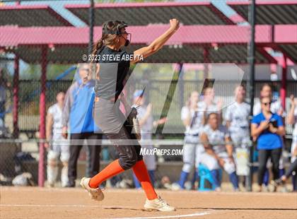 Thumbnail 1 in Erie vs. Fruita Monument (CHSAA 5A Semifinal) photogallery.