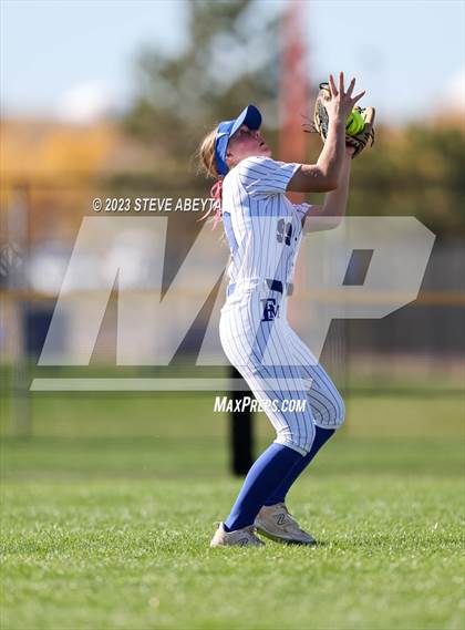 Thumbnail 2 in Erie vs. Fruita Monument (CHSAA 5A Semifinal) photogallery.