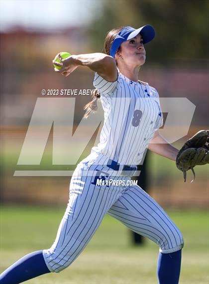 Thumbnail 1 in Erie vs. Fruita Monument (CHSAA 5A Semifinal) photogallery.