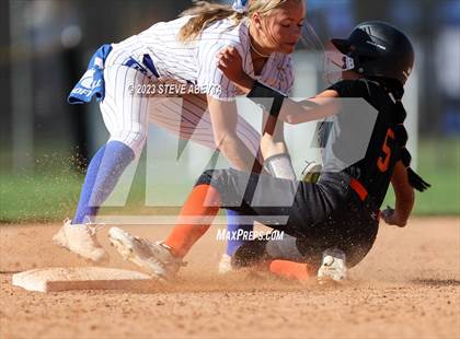 Thumbnail 2 in Erie vs. Fruita Monument (CHSAA 5A Semifinal) photogallery.